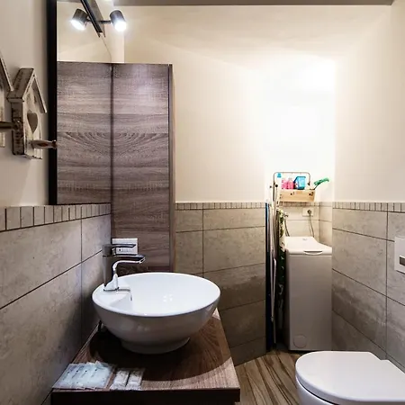 Paradise Terrace - The House Of Travelers Apartment *